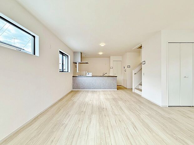 忙しく過ぎゆく日常を置き去るほど、ゆったりした時間が流れるリビング。