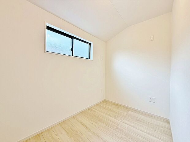 書斎や寝室へと変わっていくこの1室にどうアレンジするか、それを想像するだけで夢が膨らみますね。