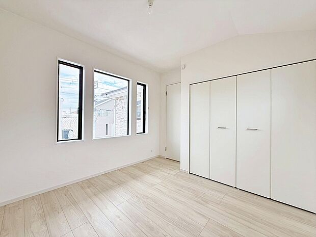 暖かいひだまりを全身で感じ取れる室内。光あふれる空間で子育てをする喜び。