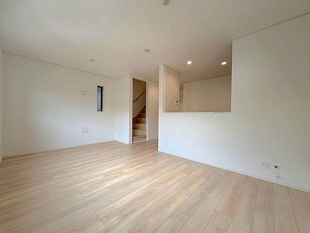 忙しく過ぎゆく日常を置き去るほど、ゆったりした時間が流れるリビング。