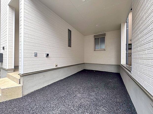 本物件の駐車スペースです。車種制限のある場合もございますので、お気軽にお問い合わせくださいませ。