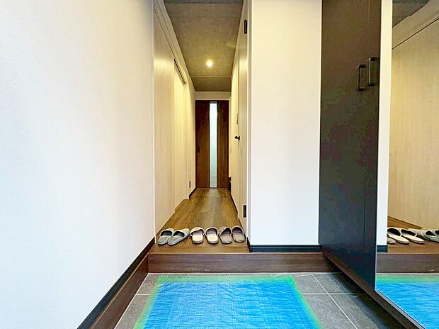 シューズボックスを完備した玄関です。