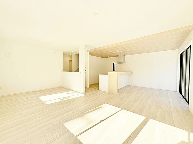 飾り過ぎないシンプルな内装と偏り過ぎないデザインで統一しました。