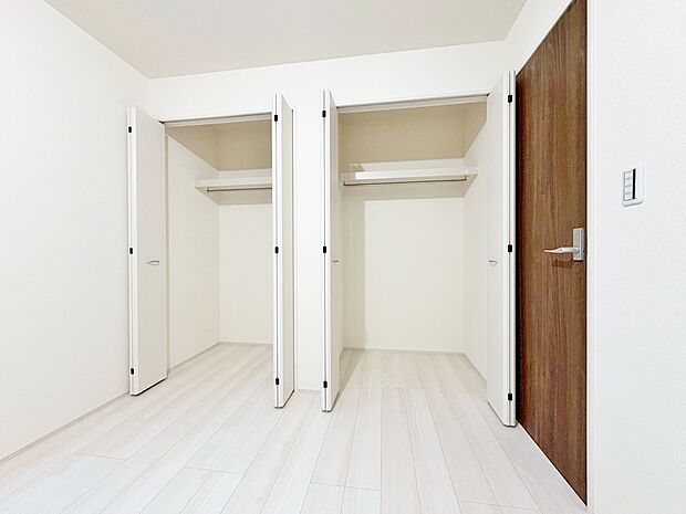 居室にはクローゼットがあり、荷物もスッキリ収納して快適にお過ごしいただけます。