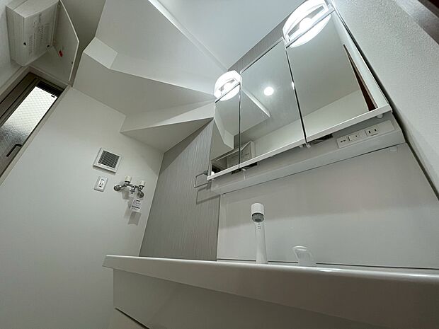 何かと物が増える場所だからこそ、スッキリと見映えの良い空間に。