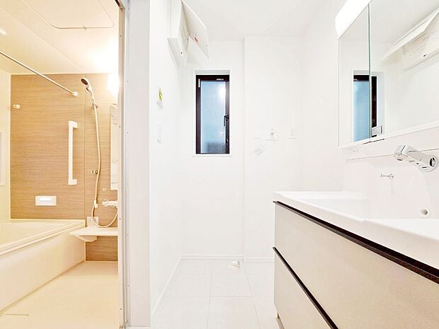 清潔感と心地よさを重視した、上質感漂うパウダールーム。