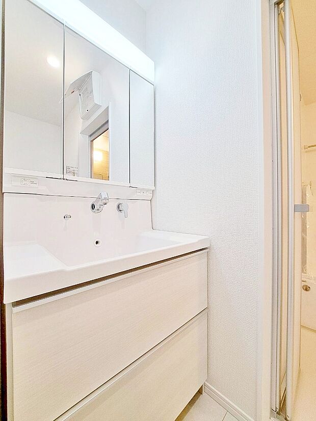 何かと物が増える場所だからこそ、スッキリと見映えの良い空間に。