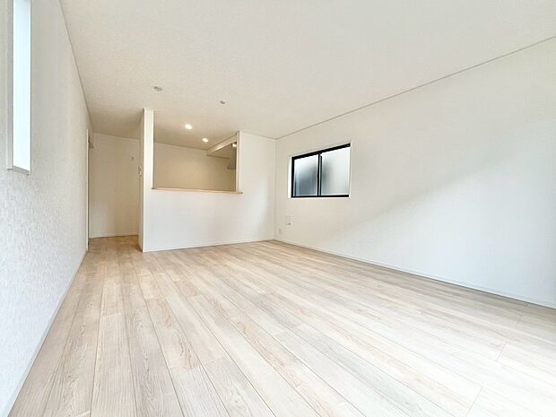 忙しく過ぎゆく日常を置き去るほど、ゆったりした時間が流れるリビング。