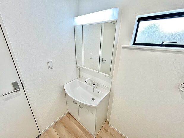 何かと物が増える場所だからこそ、スッキリと見映えの良い空間に。