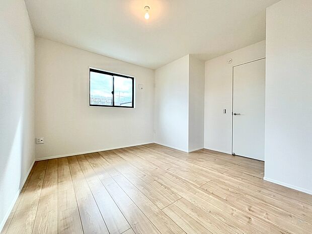 忙しく過ぎゆく日常を置き去るほど、ゆったりした時間が流れるリビング。