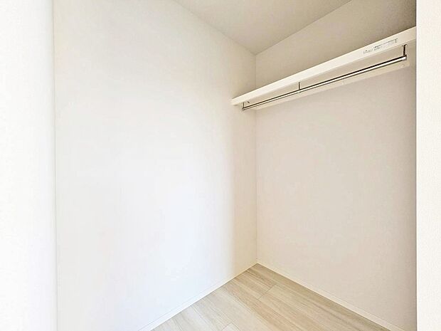 居室にはクローゼットがあり、荷物もスッキリ収納して快適にお過ごしいただけます。