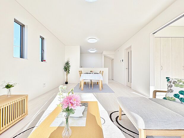 忙しく過ぎゆく日常を置き去るほど、ゆったりした時間が流れるリビング。