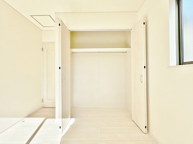 居室にはクローゼットがあり、荷物もスッキリ収納して快適にお過ごしいただけます。