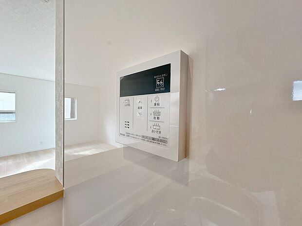 見やすい画面で操作しやすい給湯パネルです。