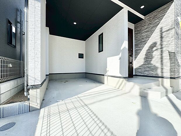 本物件の駐車スペースです。車種制限のある場合もございますので、お気軽にお問い合わせくださいませ。