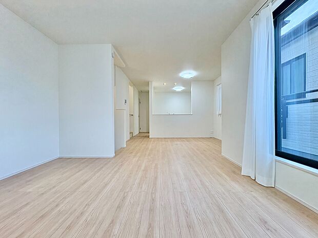 忙しく過ぎゆく日常を置き去るほど、ゆったりした時間が流れるリビング。