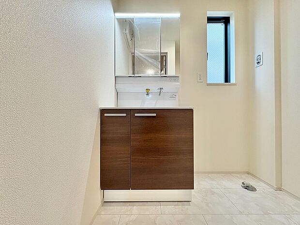 清潔感と心地よさを重視した、上質感漂うパウダールーム。