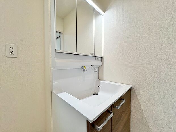 何かと物が増える場所だからこそ、スッキリと見映えの良い空間に。