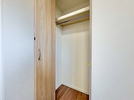 居室にはクローゼットがあり、荷物もスッキリ収納して快適にお過ごしいただけます。