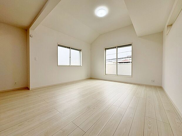 忙しく過ぎゆく日常を置き去るほど、ゆったりした時間が流れるリビング。