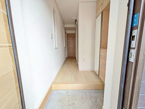 シューズボックスを完備した玄関です。