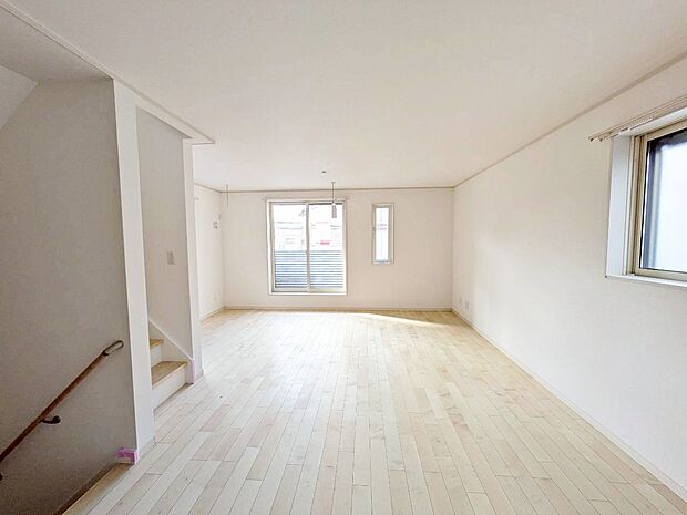 忙しく過ぎゆく日常を置き去るほど、ゆったりした時間が流れるリビング。