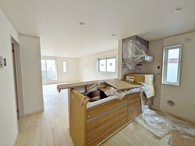 スマートな意匠と充実の機能を備えたキッチンが、暮らしにおいしい彩りを添えます。