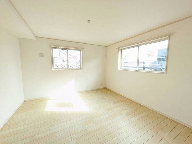 ベッドも十分に設置するスペースがあります。