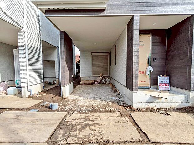 本物件の駐車スペースです。車種制限のある場合もございますので、お気軽にお問い合わせくださいませ。