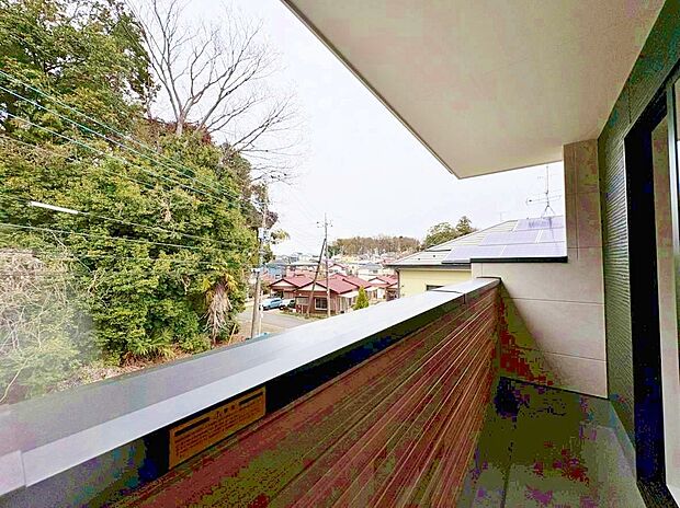 暮らしの中で、光と風を演出してくれるバルコニー。