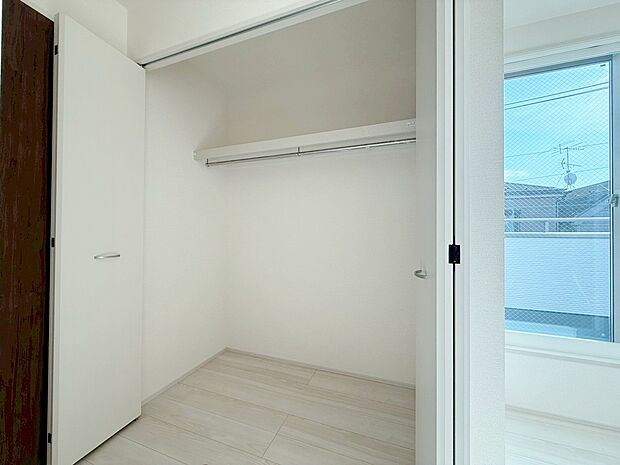居室にはクローゼットがあり、荷物もスッキリ収納して快適にお過ごしいただけます。
