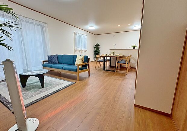 飾り過ぎないシンプルな内装と偏り過ぎないデザインで統一しました。