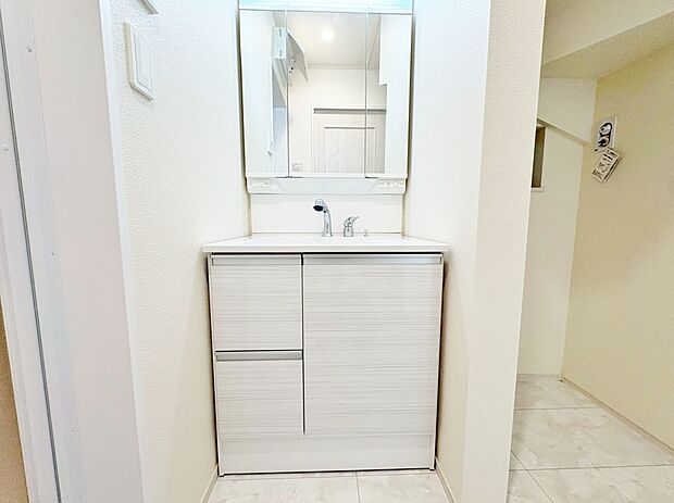 何かと物が増える場所だからこそ、スッキリと見映えの良い空間に。