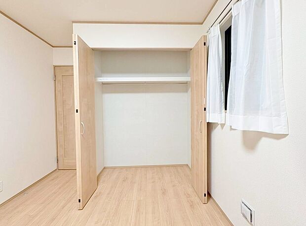 居室にはクローゼットがあり、荷物もスッキリ収納して快適にお過ごしいただけます。