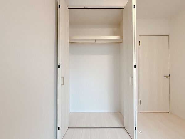 居室にはクローゼットがあり、荷物もスッキリ収納して快適にお過ごしいただけます。
