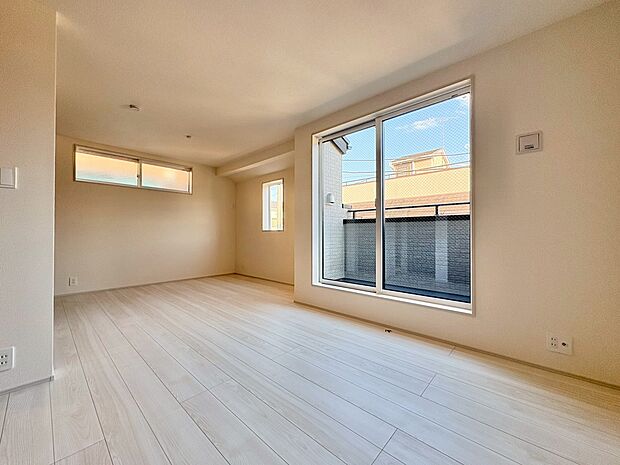 ベッドも十分に設置するスペースがあります。