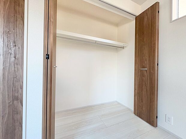 居室にはクローゼットがあり、荷物もスッキリ収納して快適にお過ごしいただけます。