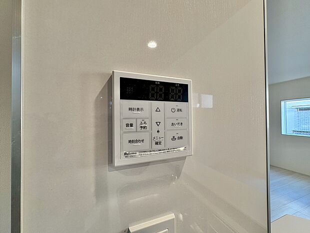 見やすい画面で操作しやすい給湯パネルです。