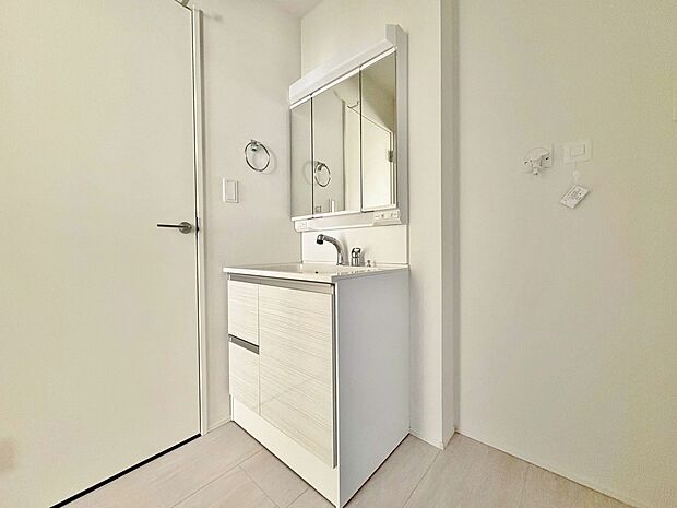 何かと物が増える場所だからこそ、スッキリと見映えの良い空間に。