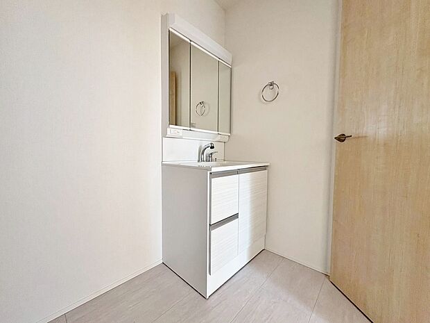 何かと物が増える場所だからこそ、スッキリと見映えの良い空間に。