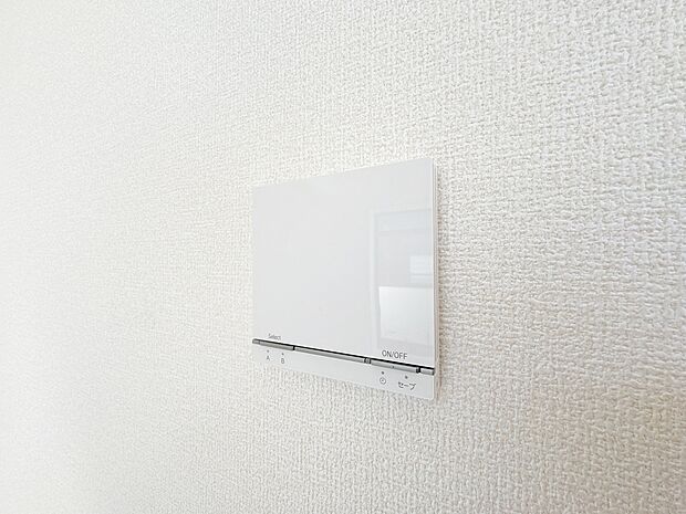 床から温めることによってエアコンとは違う暖かさを得られ、空気の乾燥も抑えられます。