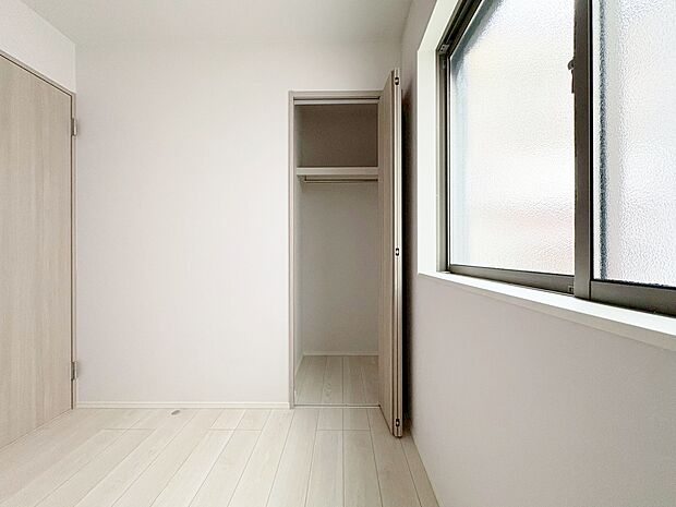 居室にはクローゼットがあり、荷物もスッキリ収納して快適にお過ごしいただけます。