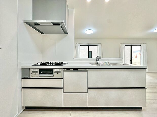 スマートな意匠と充実の機能を備えたキッチンが、暮らしにおいしい彩りを添えます。