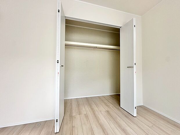 居室にはクローゼットがあり、荷物もスッキリ収納して快適にお過ごしいただけます。