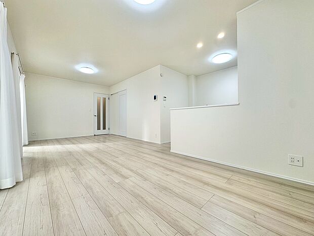 飾り過ぎないシンプルな内装と偏り過ぎないデザインで統一しました。