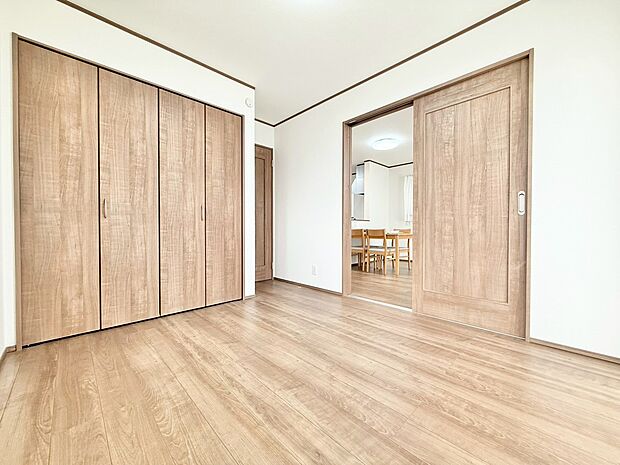 ベッドも十分に設置するスペースがあります。