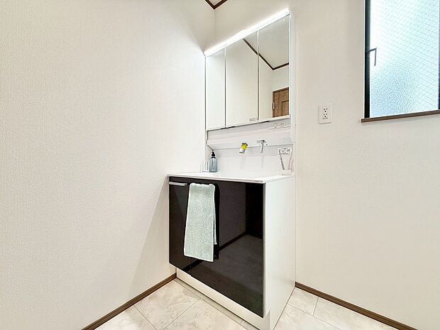 何かと物が増える場所だからこそ、スッキリと見映えの良い空間に。