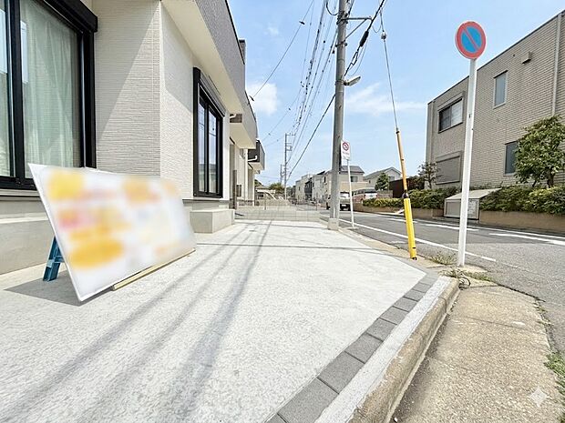 本物件の駐車スペースです。車種制限のある場合もございますので、お気軽にお問い合わせくださいませ。