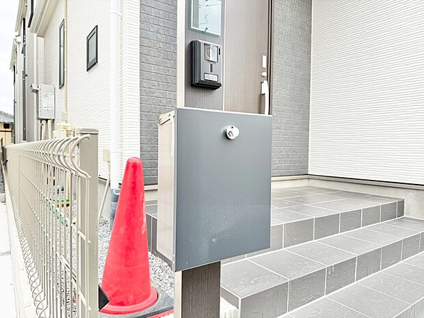 郵便物を受け取るための郵便受け。