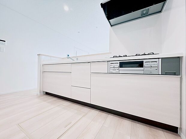 スマートな意匠と充実の機能を備えたキッチンが、暮らしにおいしい彩りを添えます。